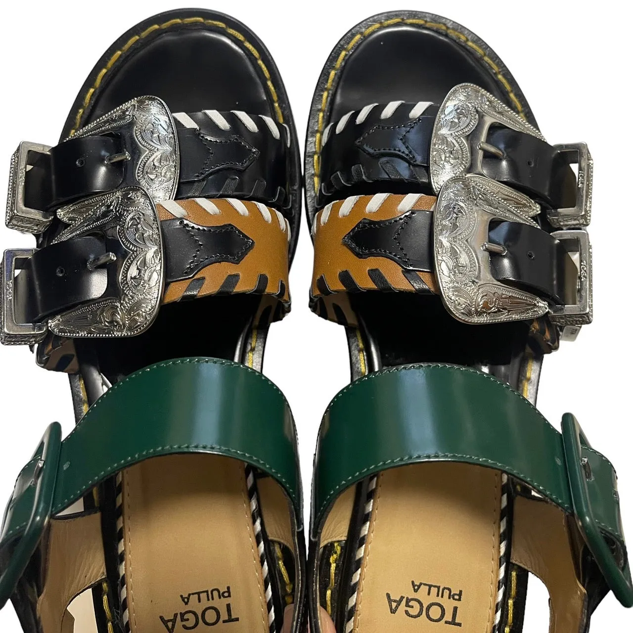 TOGA PULLA トーガプルラ メタルバックルプラットフォームサンダル